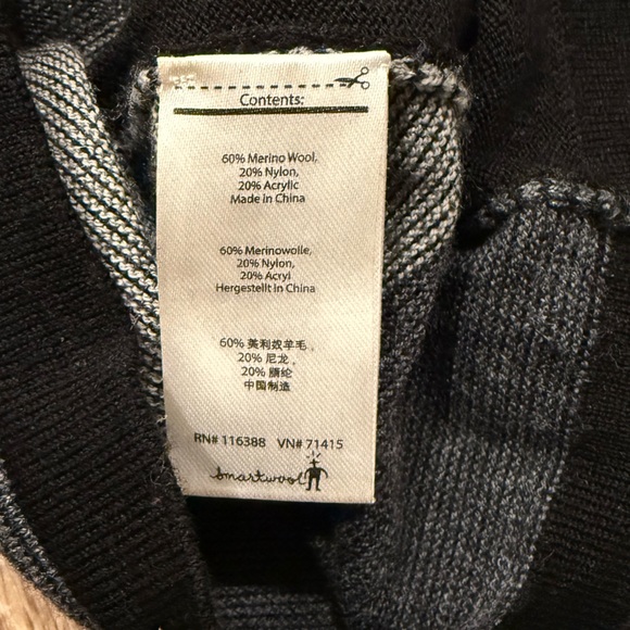 Women’s XS V-Neck Smartwool Sweater - Picture 4 of 11